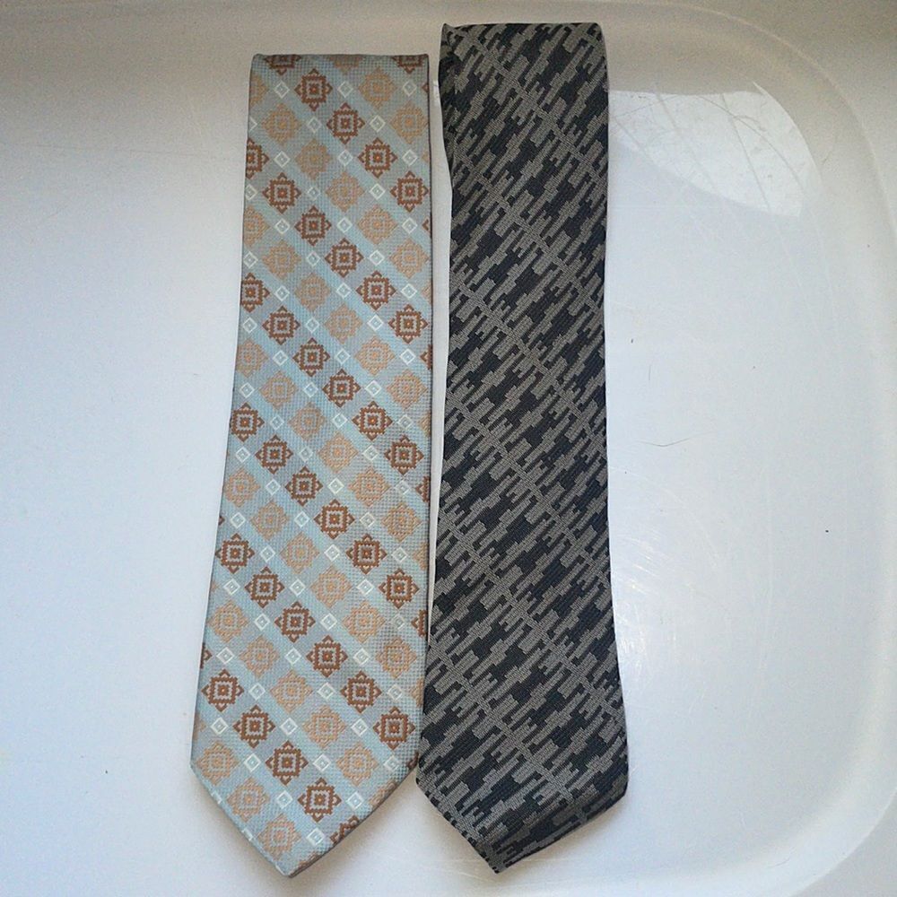 Bundle of two vintage‎ 70s polyester neck ties